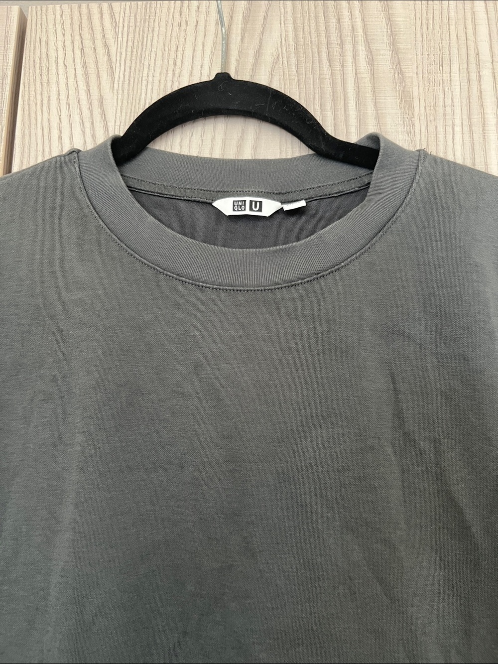 Uniqlo Men's Short Sleeve Crew Tee — Charcoal Gray - Picture 3 of 6